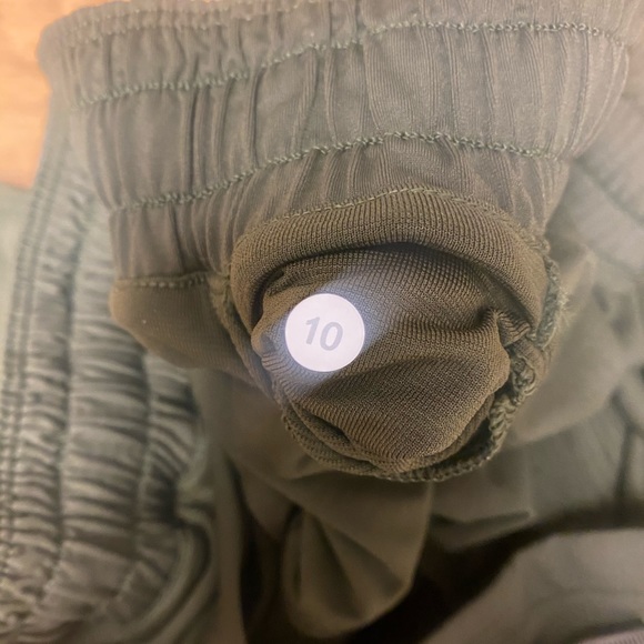 Lululemon Hotta Hot Short 2.5” - Picture 4 of 4